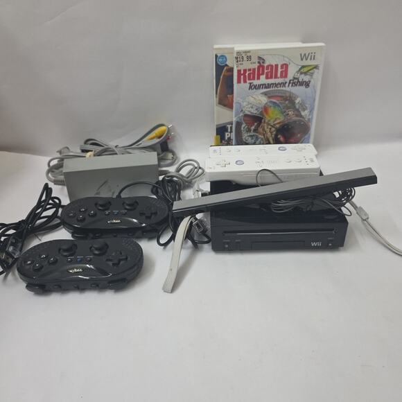 Nintendo Wii Console Bundle 512mb, 2 Games, 4 Remotes, Sensor Plus Cords Tested - Picture 9 of 16